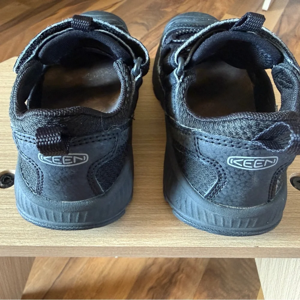 KEEN Motozoa Hybrid WaterTrail Lightweight Closed-Toe Sport Sandals Sz 10
